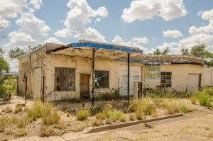 Abandoned-Garage_450-x-298_12-27-2015_39438293_s